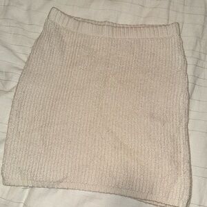 Beige knit skirt